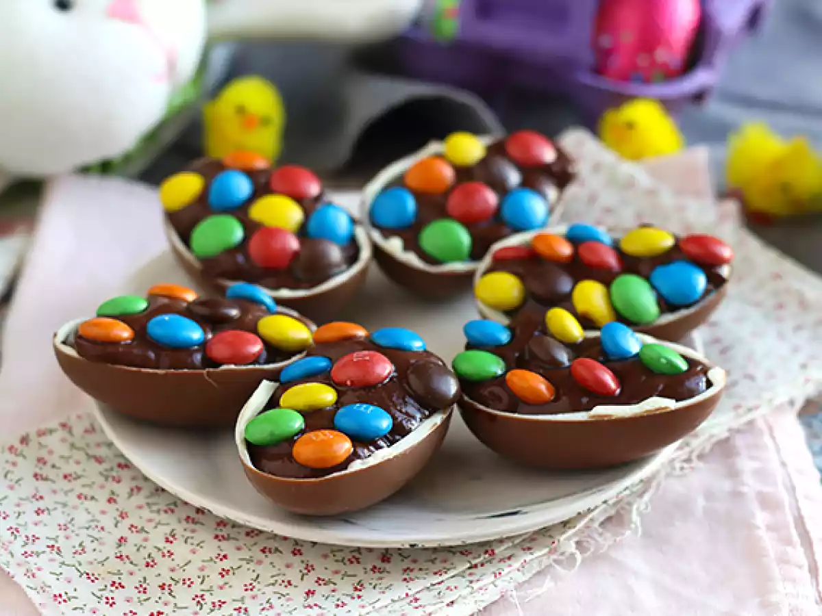 Ovos de Páscoa recheados com creme de chocolate e M&M's - foto 3