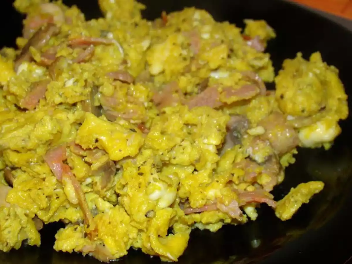 Ovos Mexidos com Presunto Rolado Fatiado e Cogumelos - foto 5