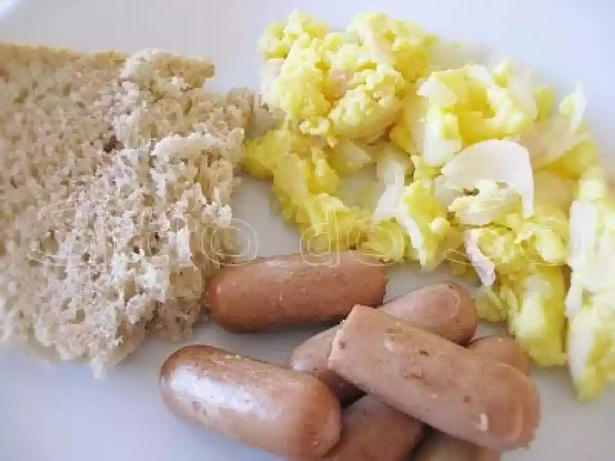 Ovos mexidos e salsicha :P