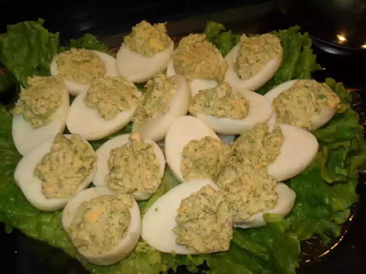 OVOS RECHEADOS COM ATUM E BRÓCOLOS À AMIGA BELA...