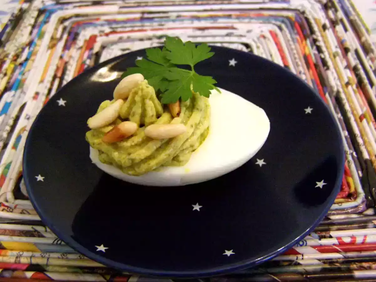 Ovos recheados com ricota e pesto - foto 2