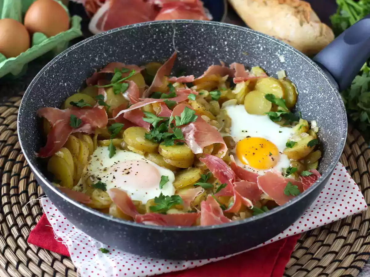 Ovos rotos (huevos rotos) sem fritura e mais saudável