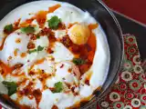Ovos turcos (çılbır) com iogurte grego e molho picante, foto 1