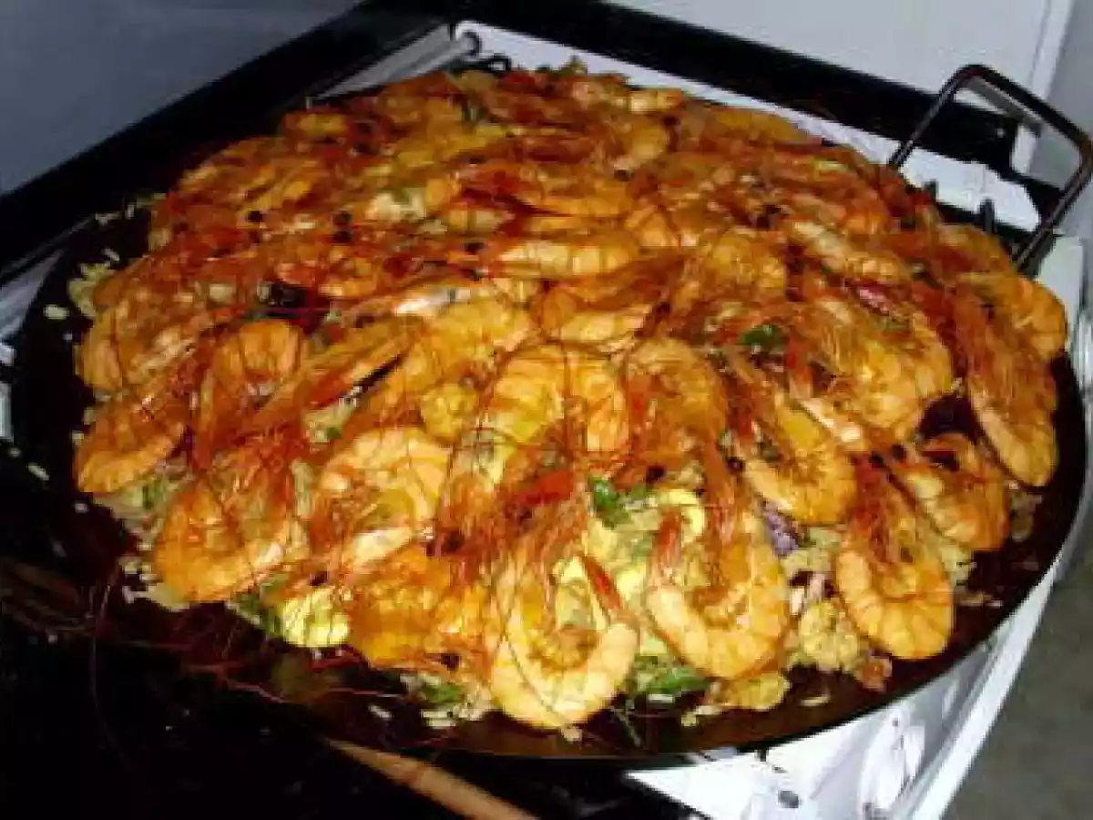 PAELLA DE FRUTOS DO MAR.
