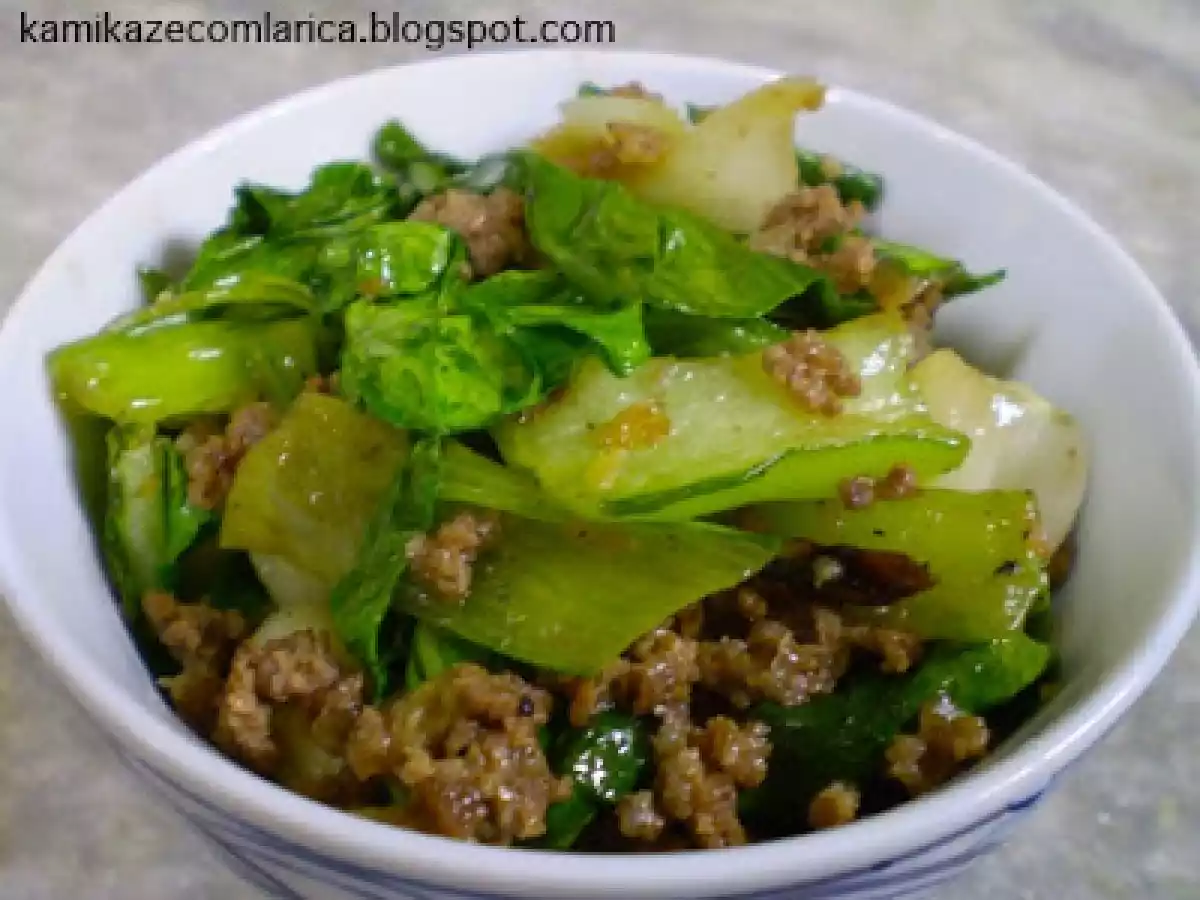 Pak choy com carne moída