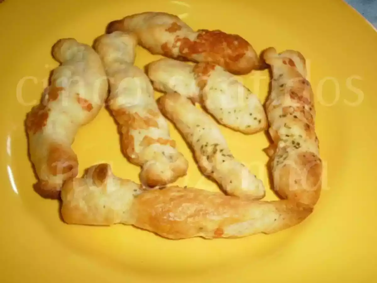 Palitos de queijo parmesão e oregãos em massa folhada