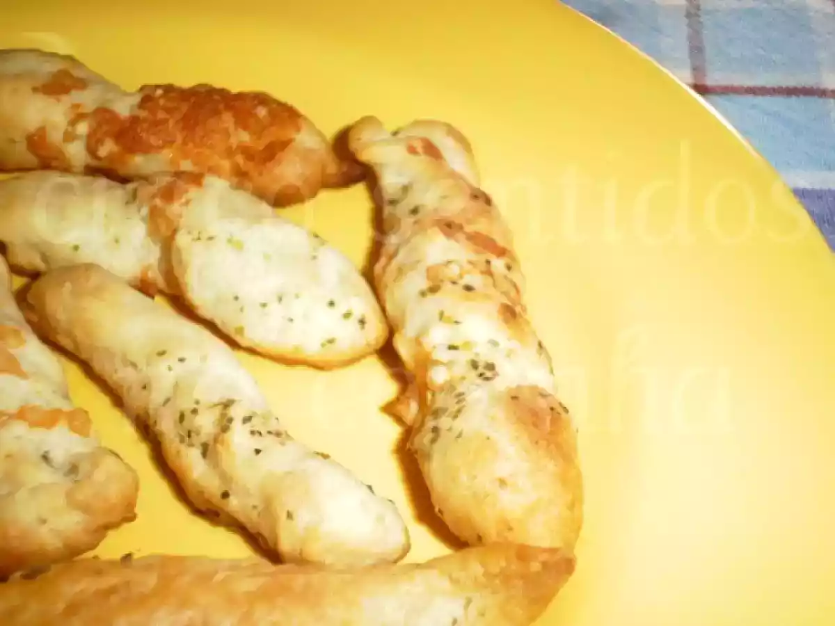 Palitos de queijo parmesão e oregãos em massa folhada - foto 4