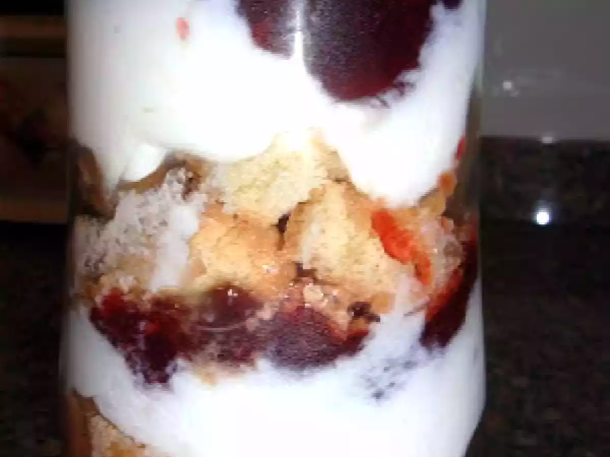 Palitos la reine, iogurte, doce de morango e cardamomo - foto 4