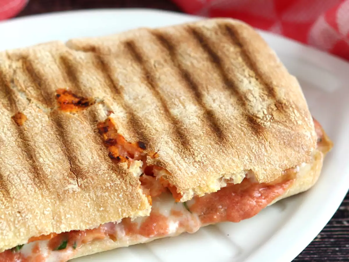 Panini de salmão, mozzarella e endro (aneto) - foto 2