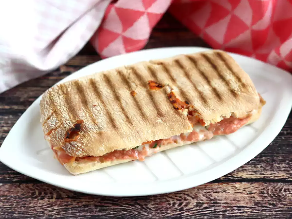 Panini de salmão, mozzarella e endro (aneto) - foto 4