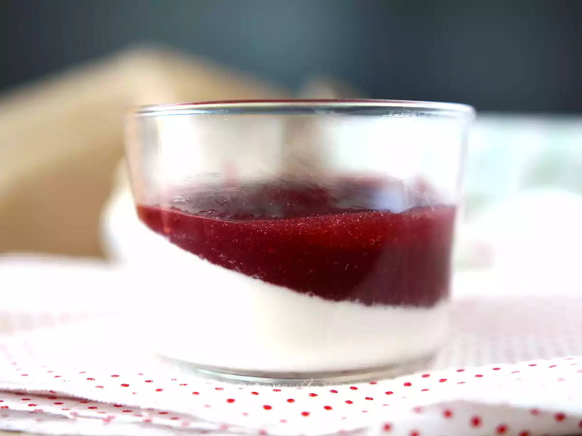 Panna cotta ao coulis de frutas vermelhas - foto 2