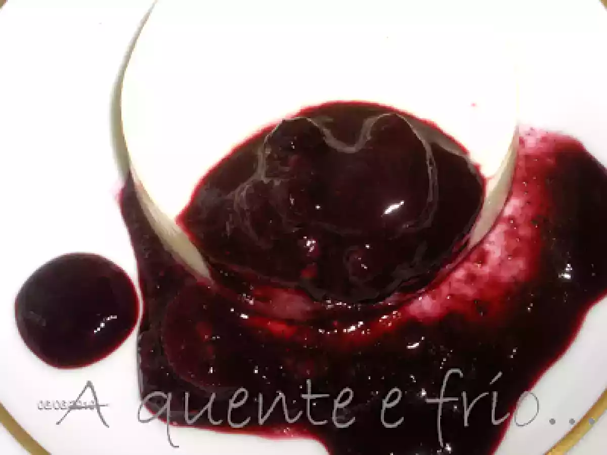 Panna Cotta com Calda de Frutos Vermelhos - foto 2