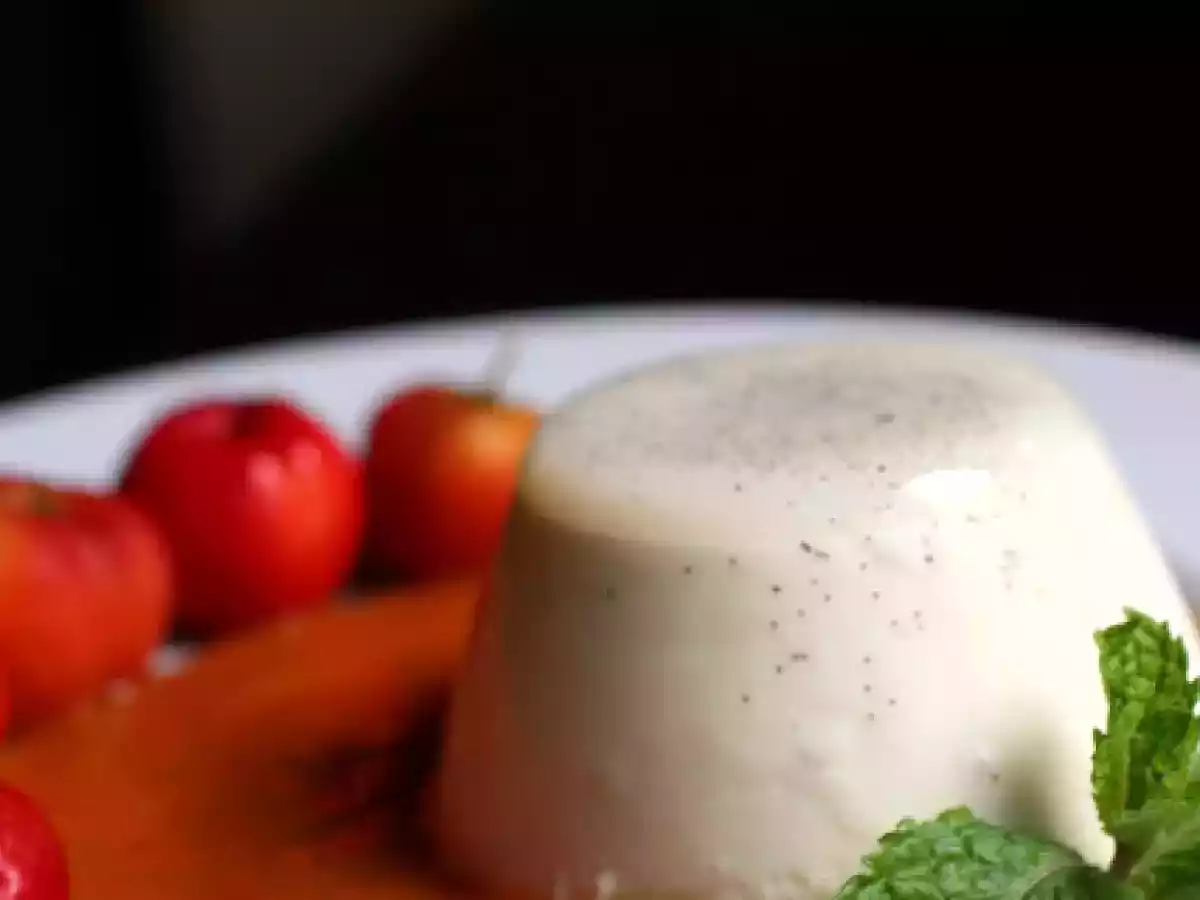 Panna Cotta de Baunilha com Calda de Acerola