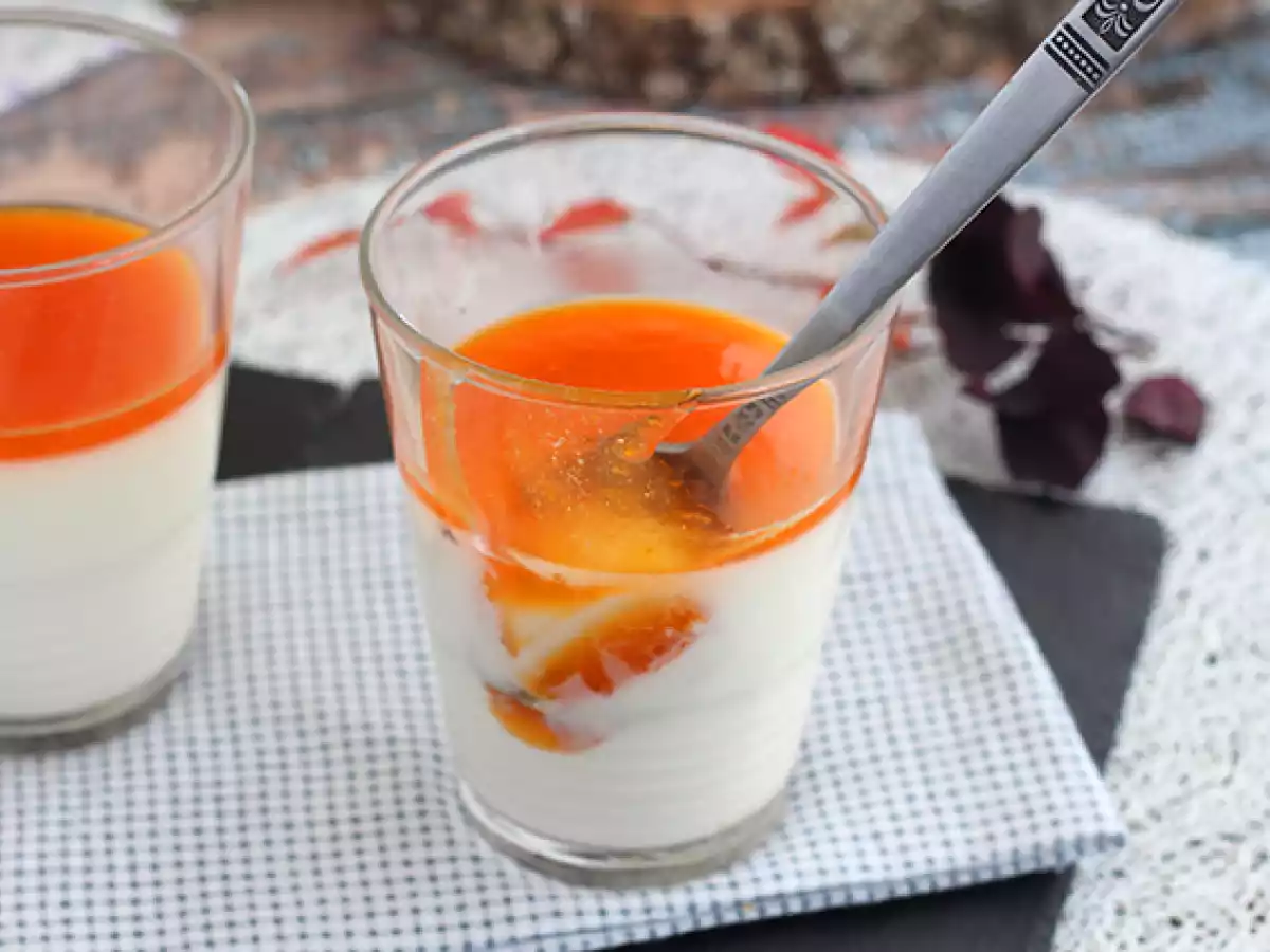 Panna cotta de baunilha com coulis de damasco - foto 6