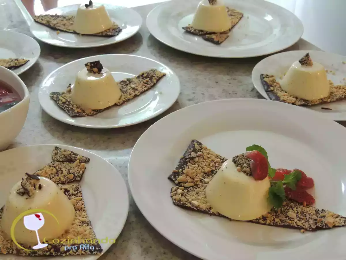 Panna Cotta de chocolate branco e champagne com morangos - foto 4