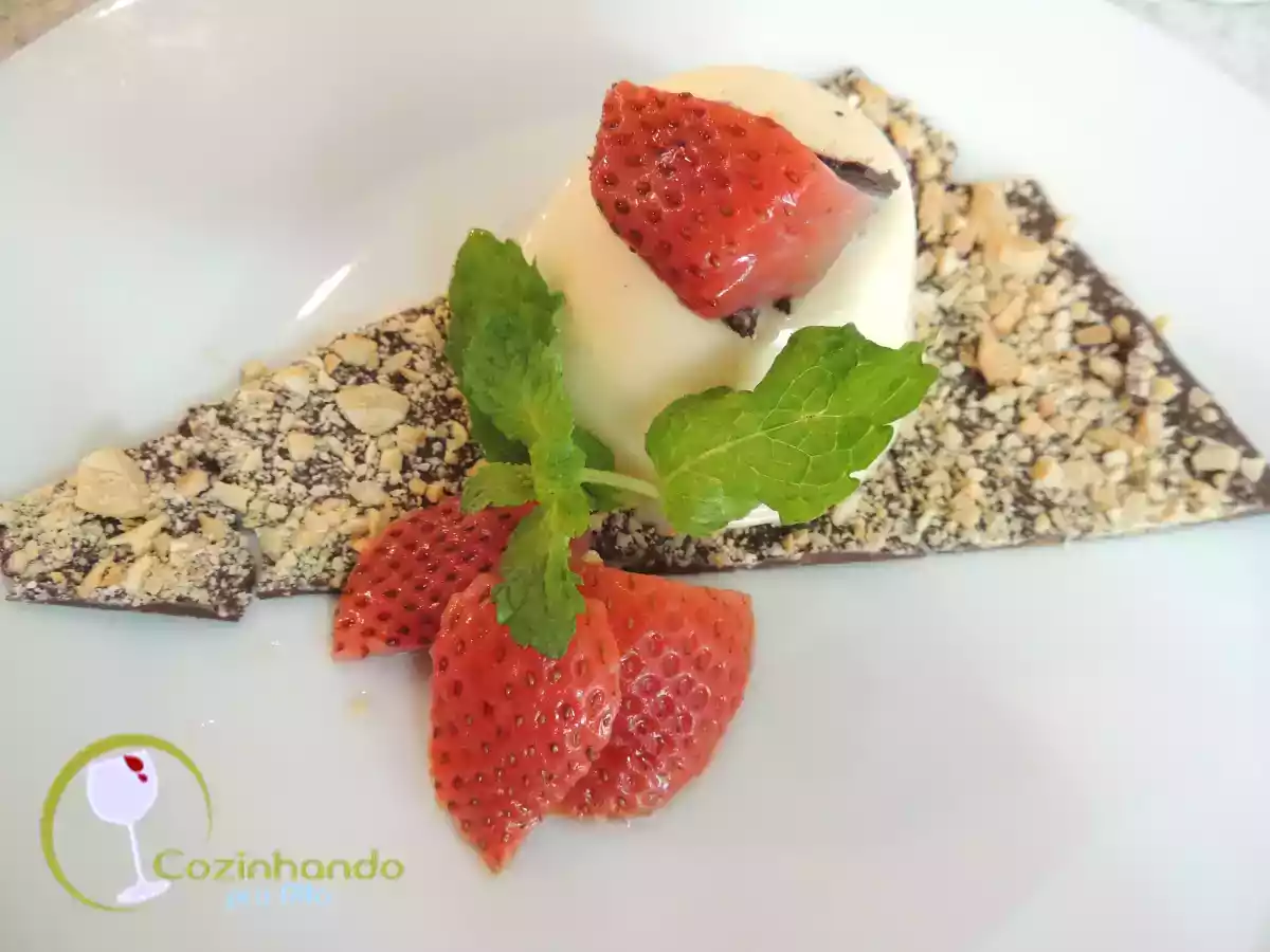 Panna Cotta de chocolate branco e champagne com morangos - foto 5