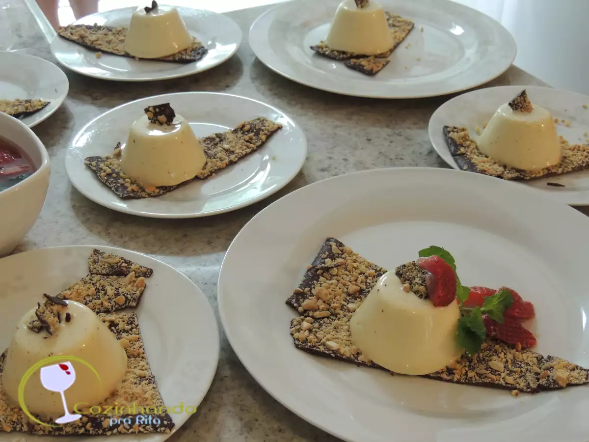 Panna cotta de chocolate branco e champanhe com morangos - foto 4