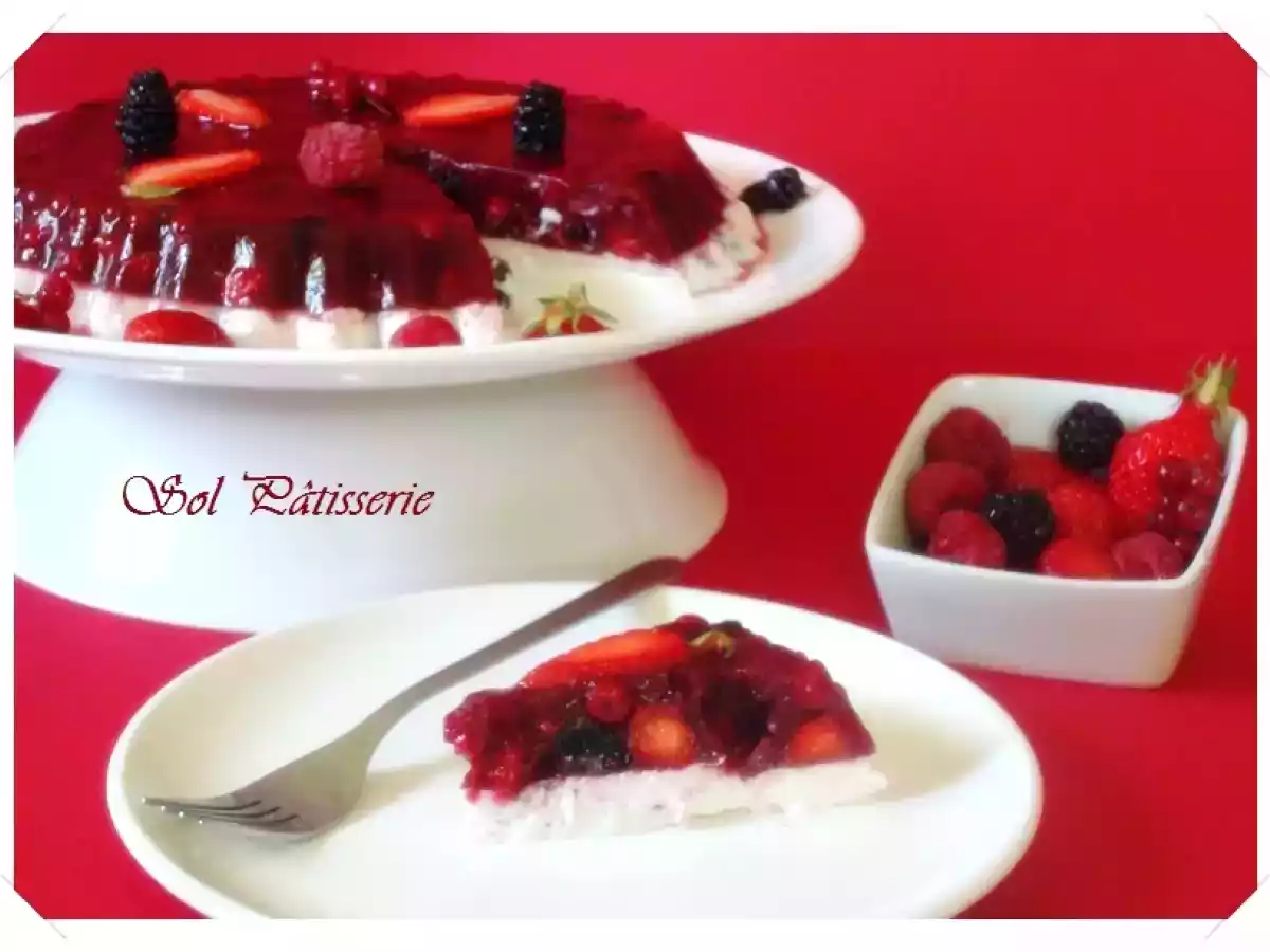 Panna cotta de leite de amêndoas e frutas vermelhas