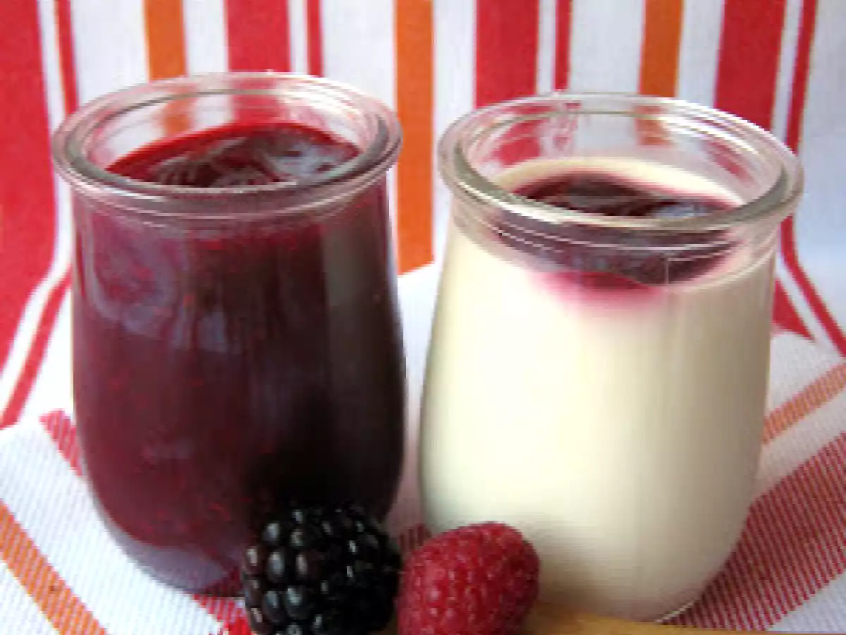 Panna Cotta de (Maria-Mole de) Coco e Coulis de Framboesas e Amoras - foto 3