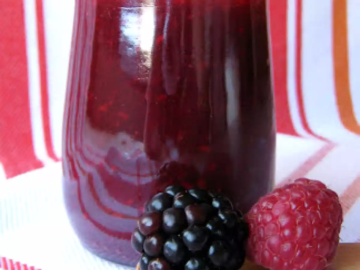 Panna Cotta de (Maria-Mole de) Coco e Coulis de Framboesas e Amoras - foto 4