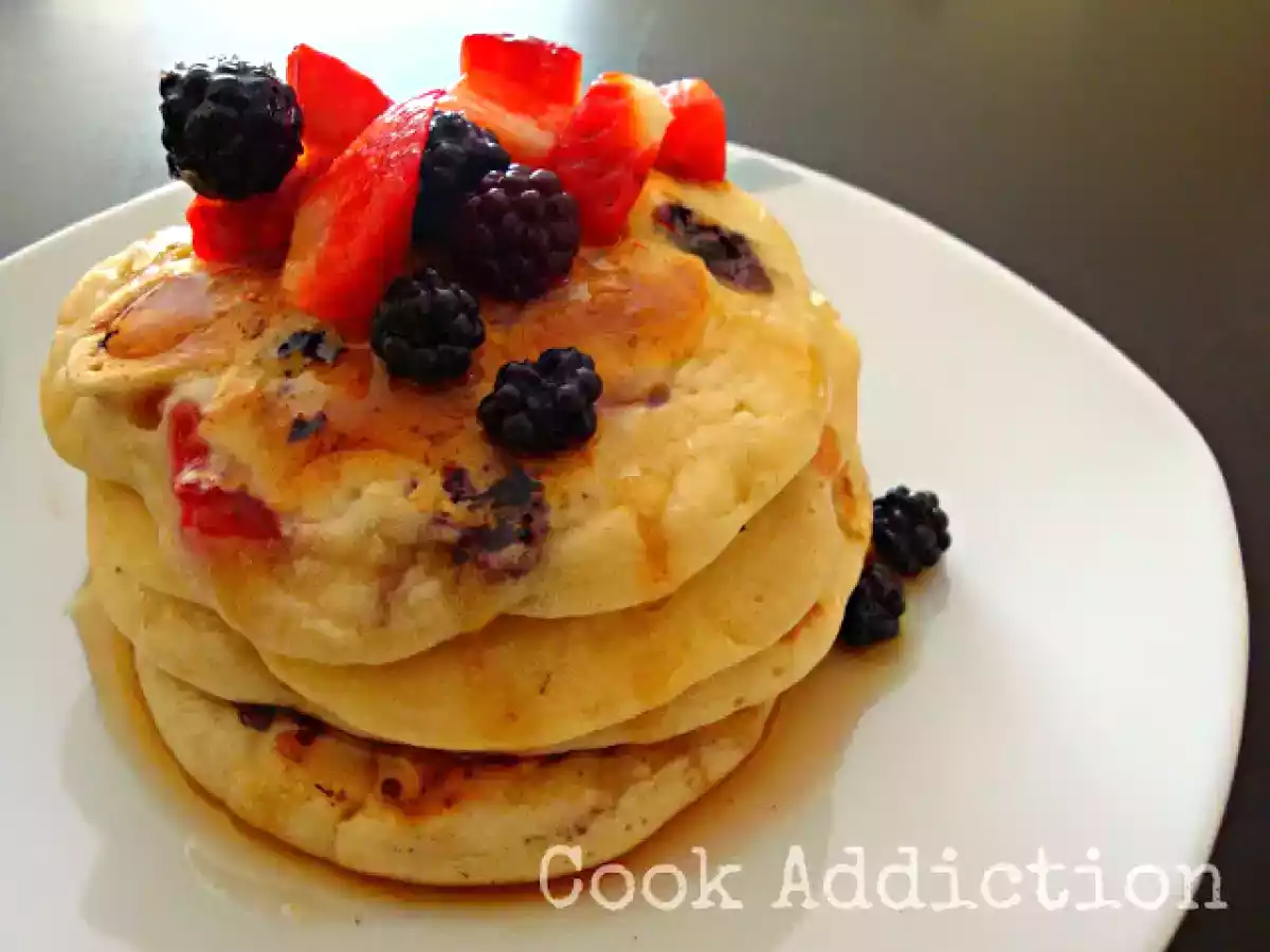 Panquecas com frutos vermelhos