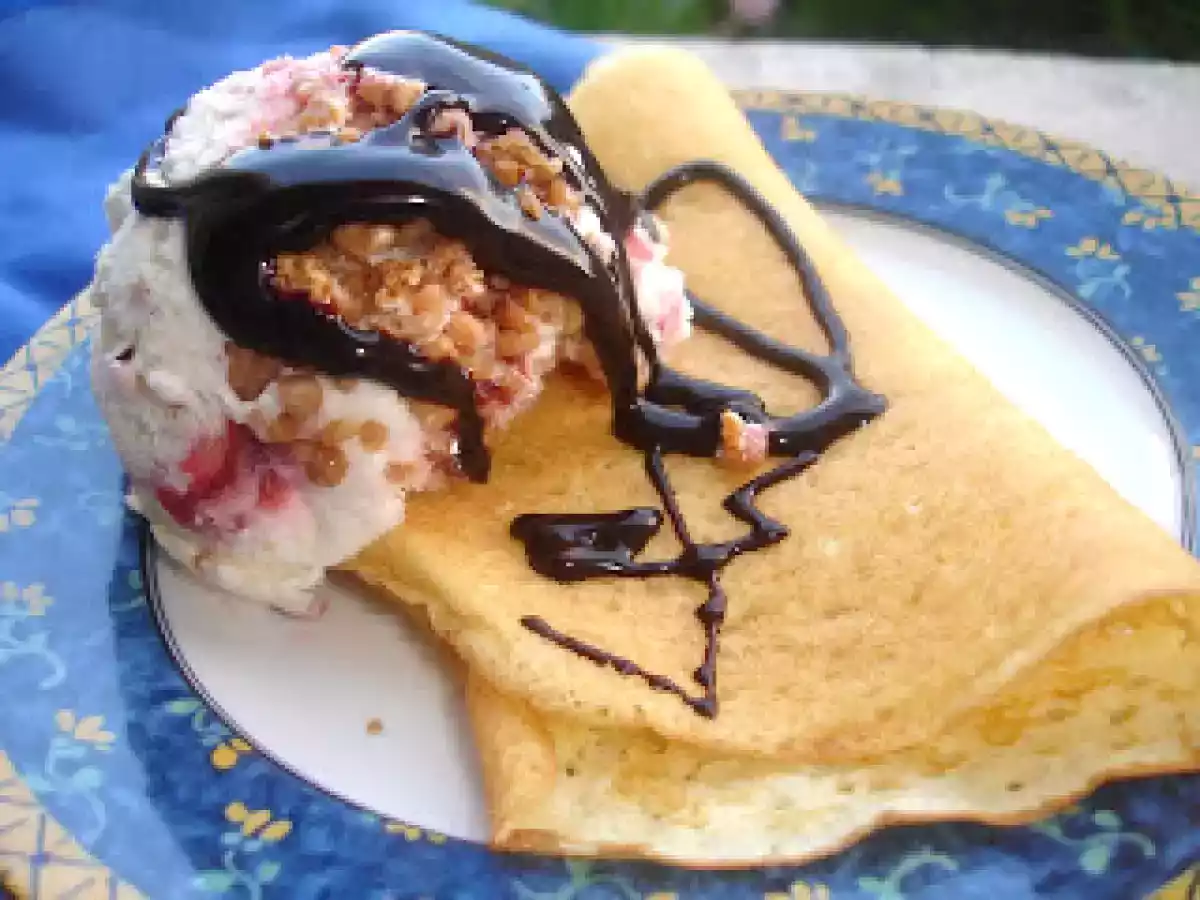 Panquecas com Gelado e Chocolate