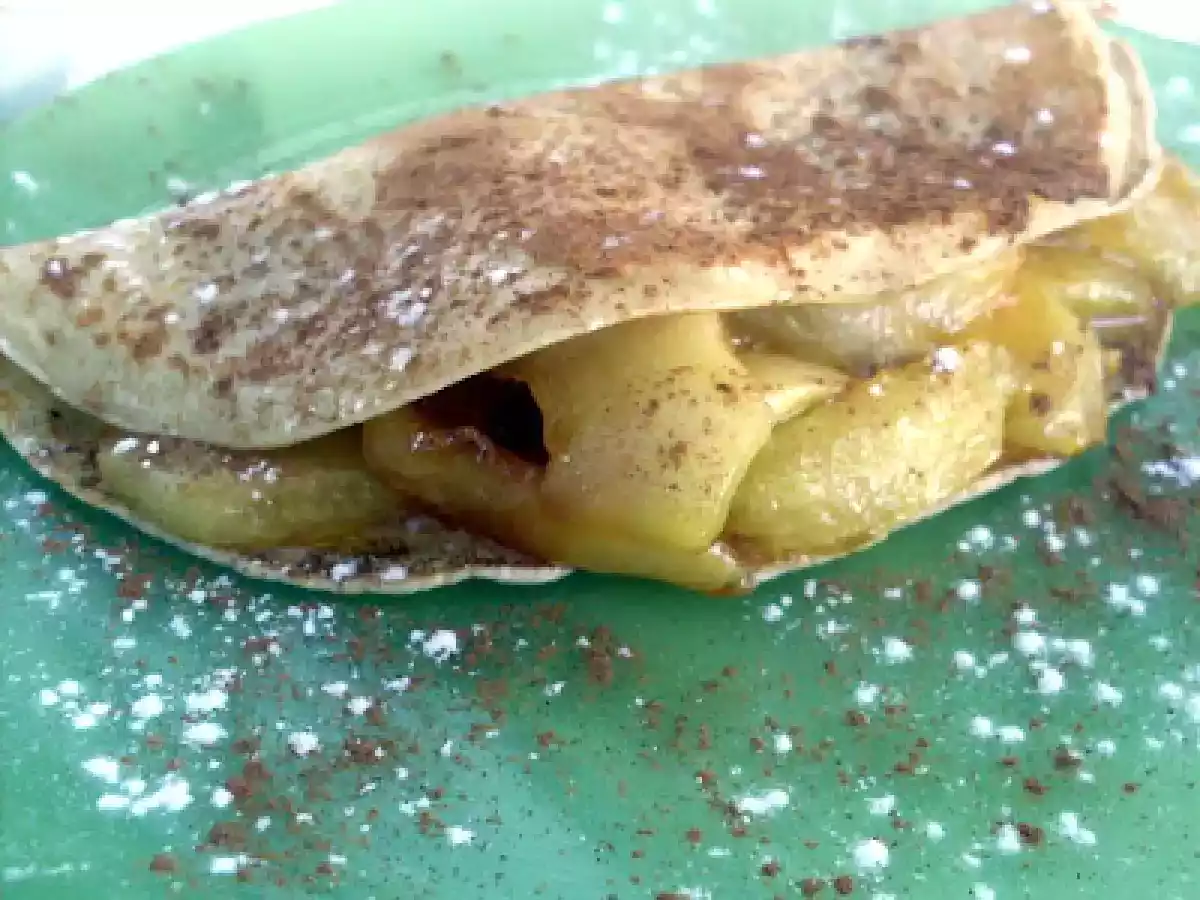 PANQUECAS COM MAÇAS CARAMELIZADAS
