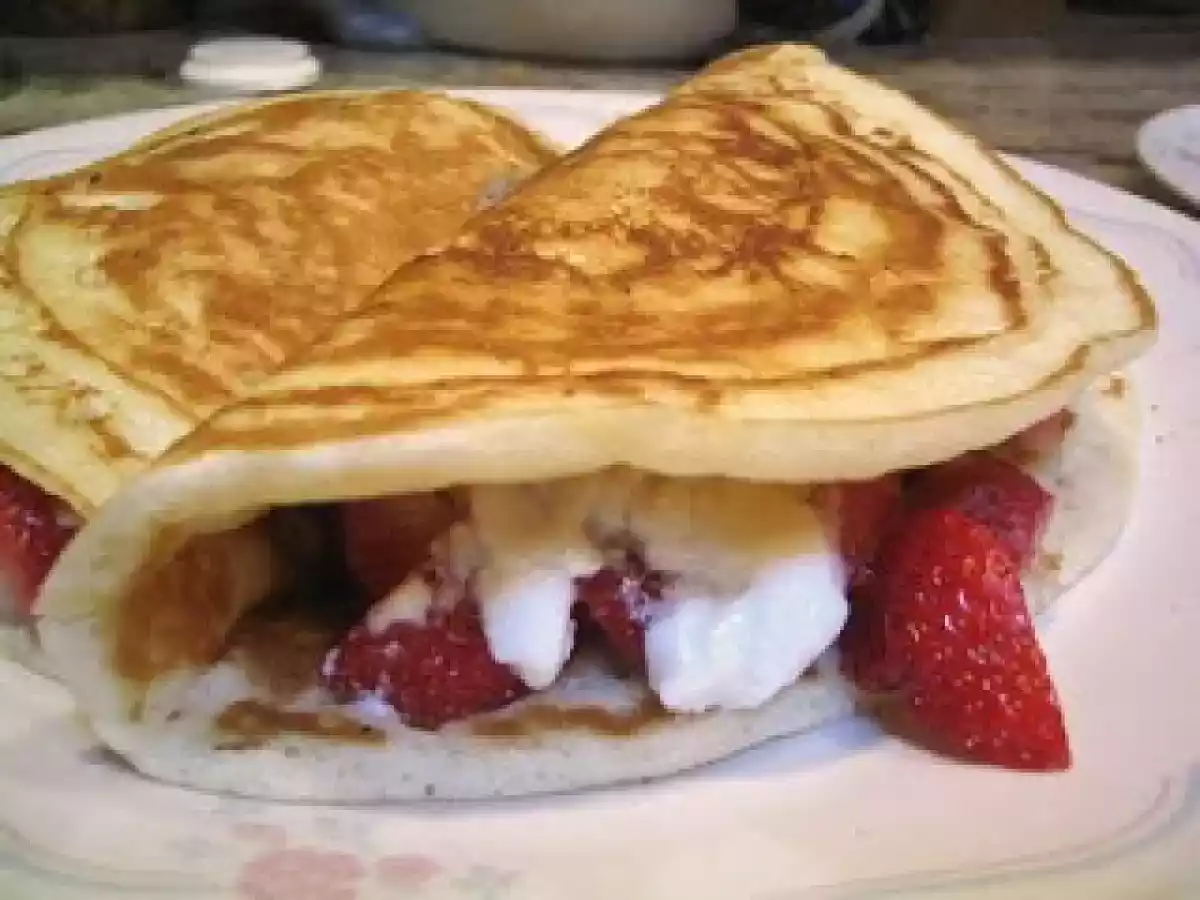 Panquecas doce com calda de Morango