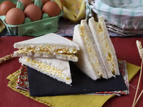 Receita Pão com ovo, o famoso sanduíche japonês tamago sando