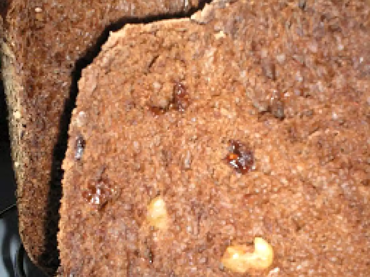 Pão de Alfarroba com nozes e passas