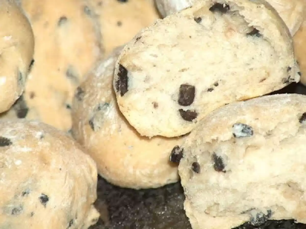 PÃO DE AZEITE E AZEITONAS