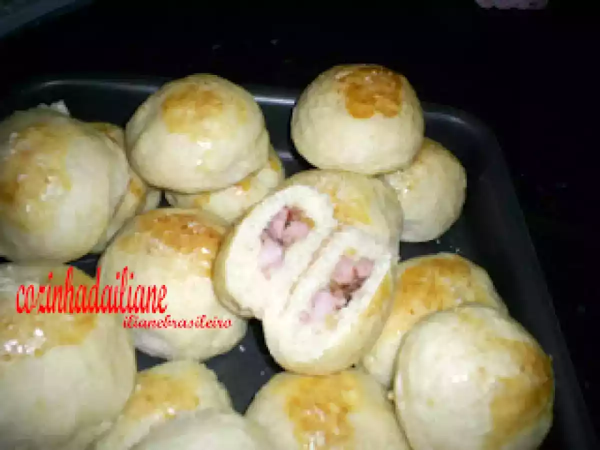 Pão de batata recheado com mortadela