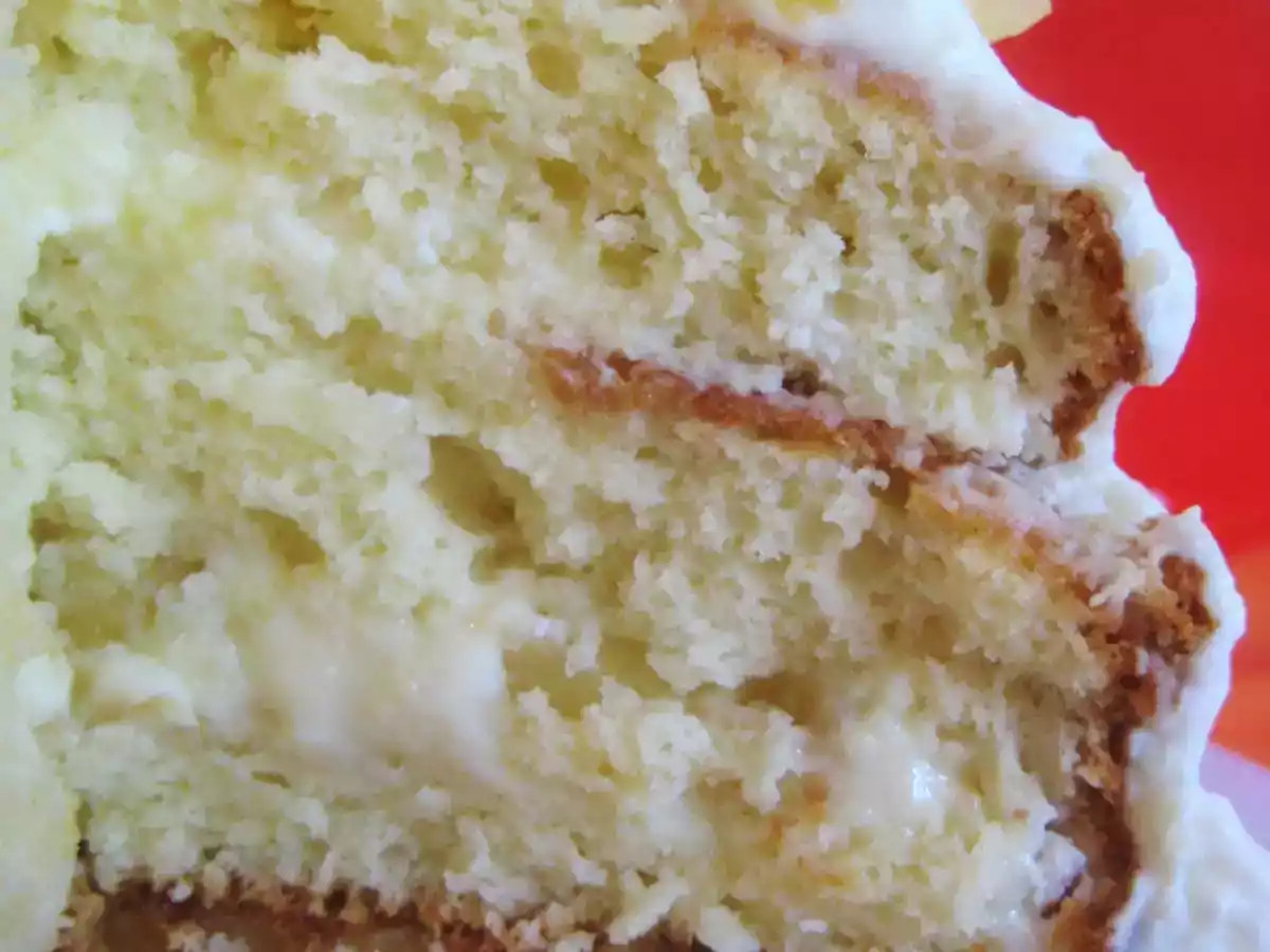 Pão de Ló com Recheio de Abacaxi e Doce de Leite