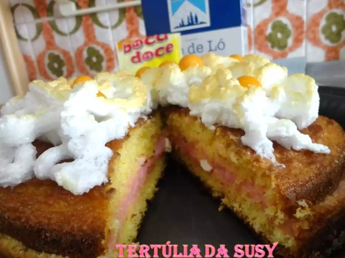 Pão de ló com recheio de pudim de morango boca doce e cobertura de claras - foto 2