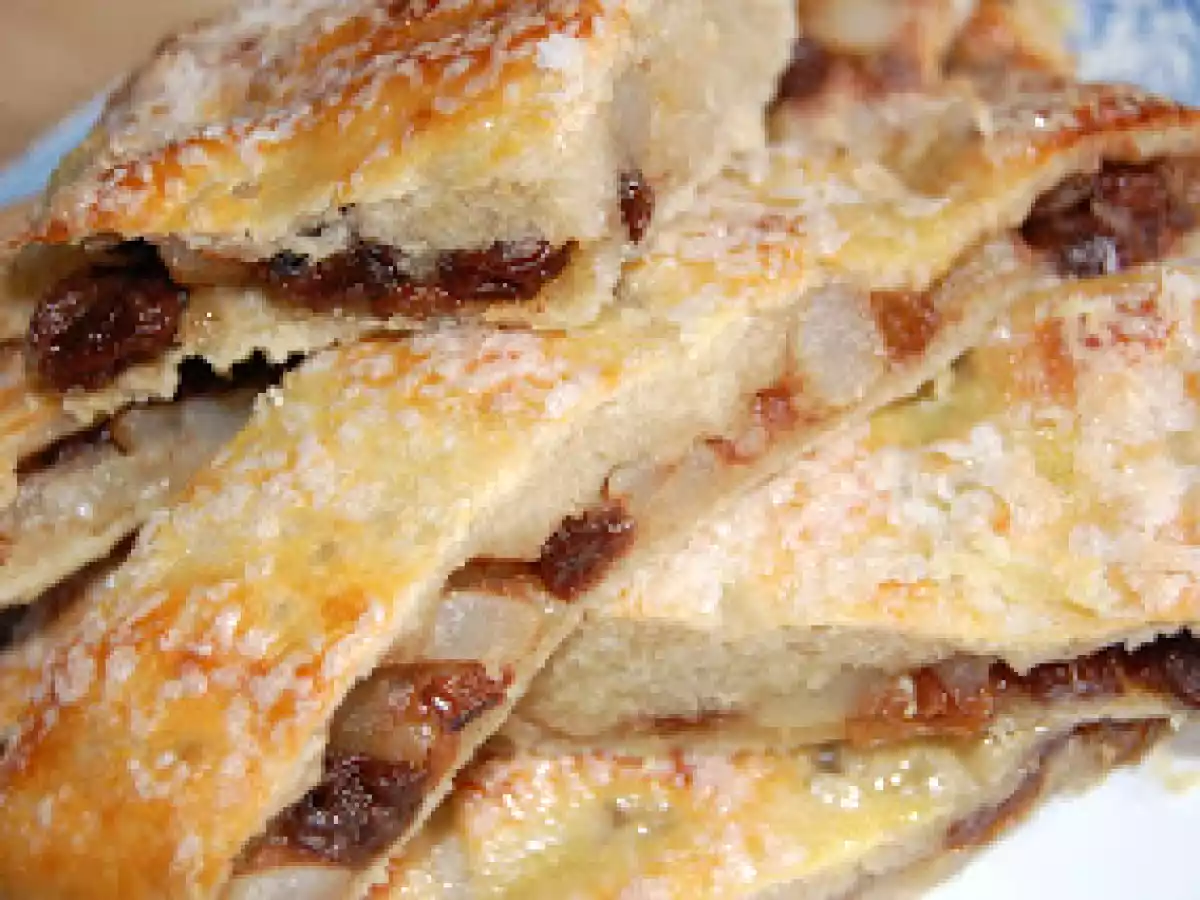 Pão de peras e sultanas e canela.