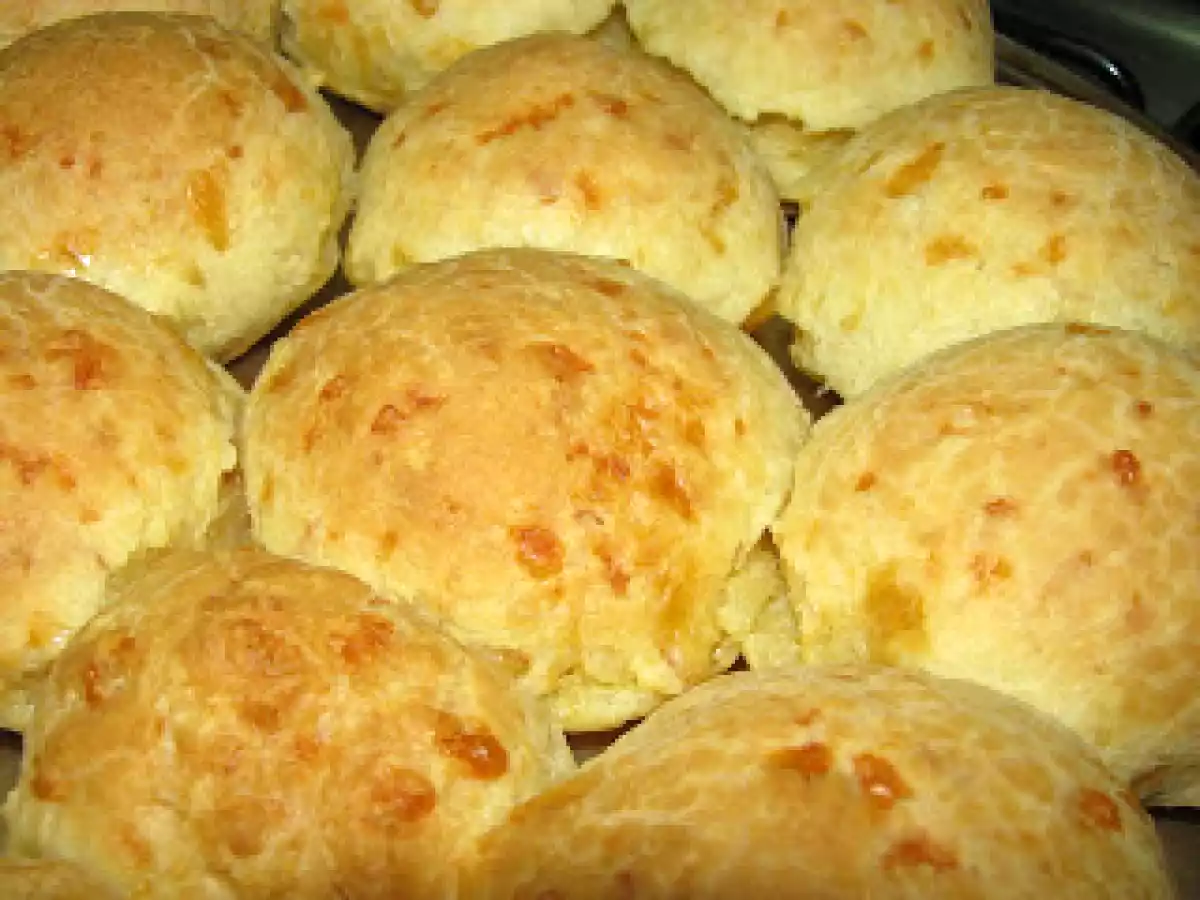 Pão de Queijo com Provolone e Parmesão