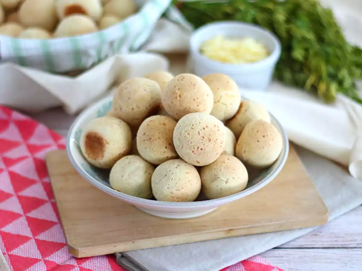 Pão de Queijo (receita brasileiríssima)