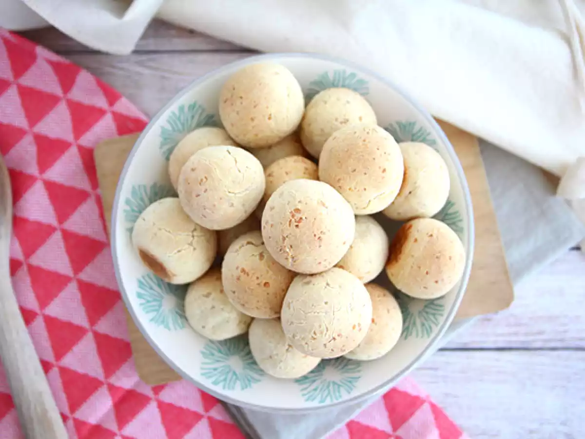 Pão de Queijo (receita brasileiríssima) - foto 2