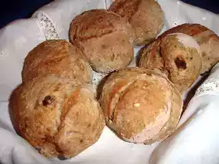 Pão de sementes com sultanas e nozes