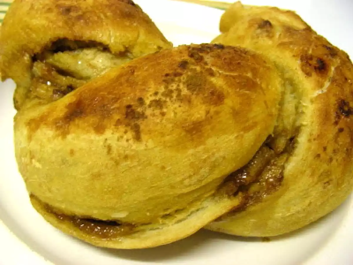 Pão doce (enrolado com açúcar e canela)