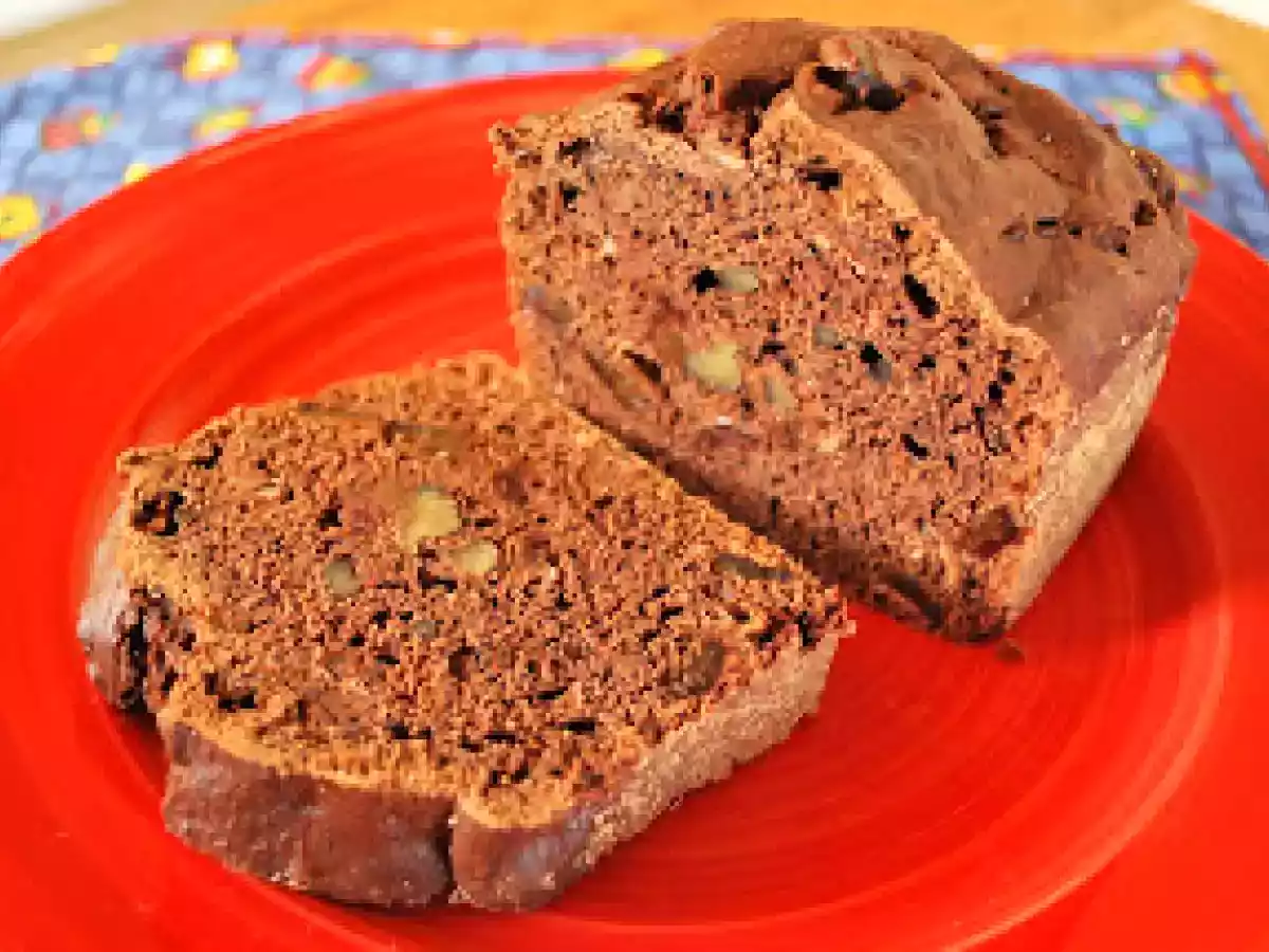 Pão rápido de chocolate e tâmaras