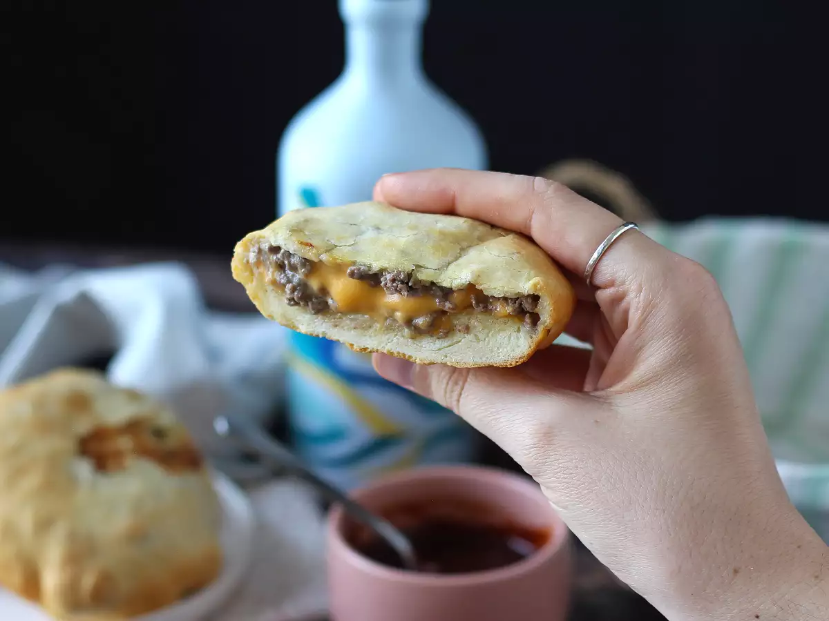 Pão recheado de carne e queijo na Air Fryer (com massa de pizza) - foto 3