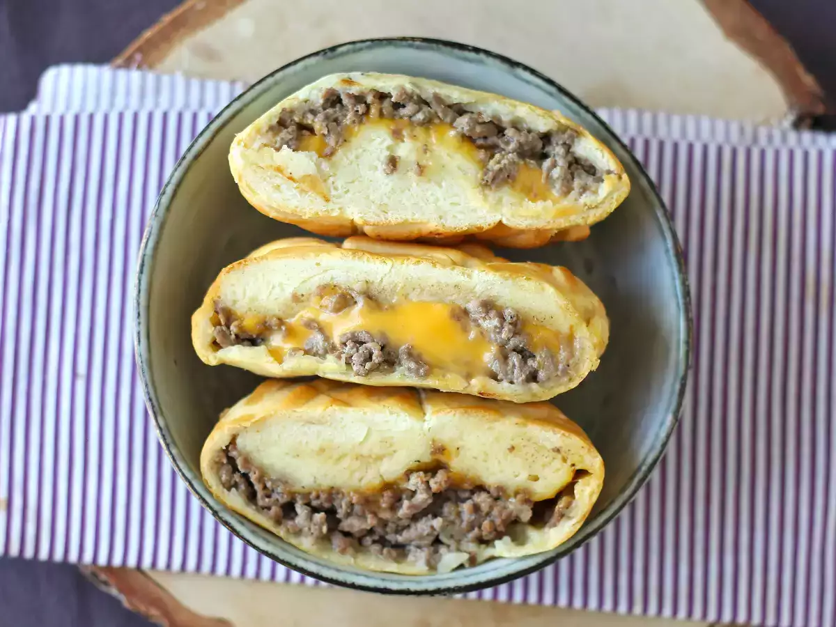 Pão recheado de carne e queijo na Air Fryer (com massa de pizza) - foto 4