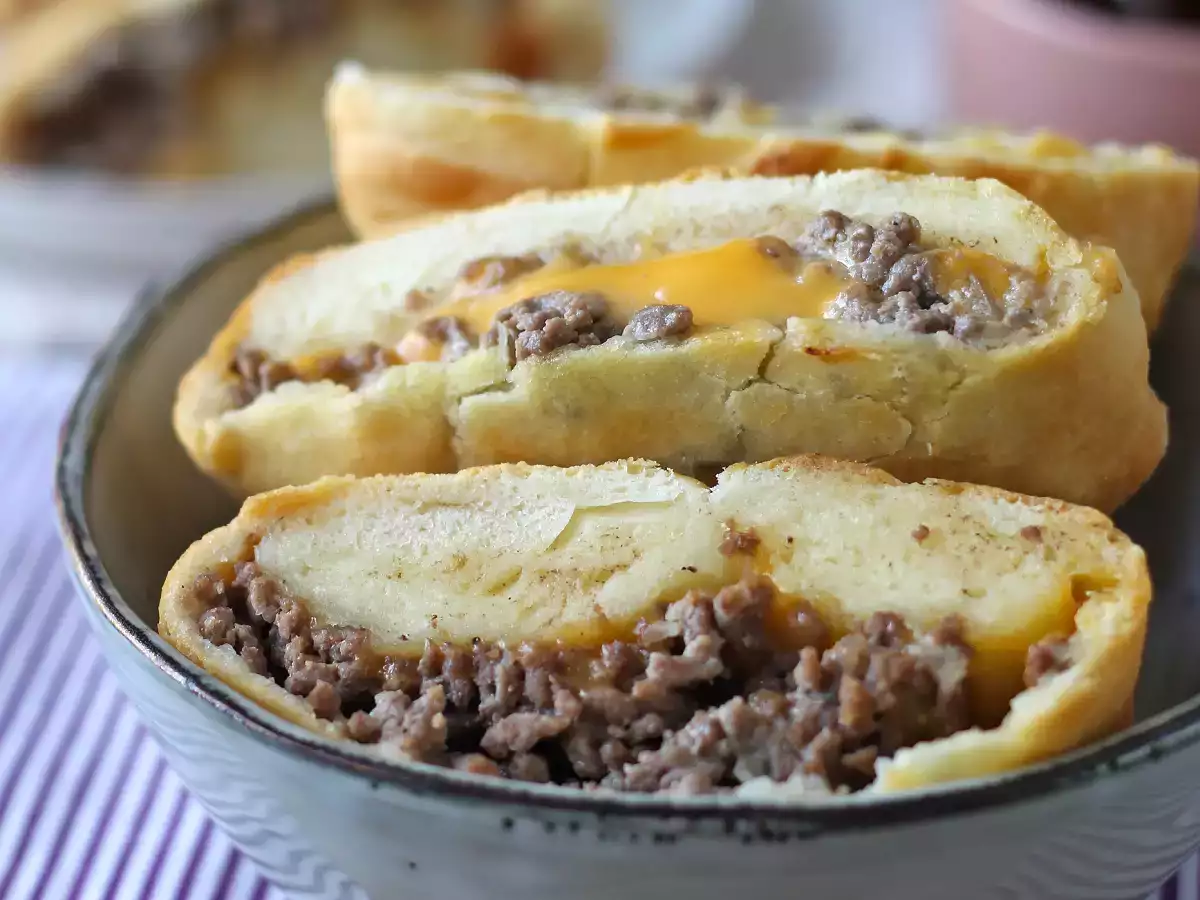 Pão recheado de carne e queijo na Air Fryer (com massa de pizza) - foto 6