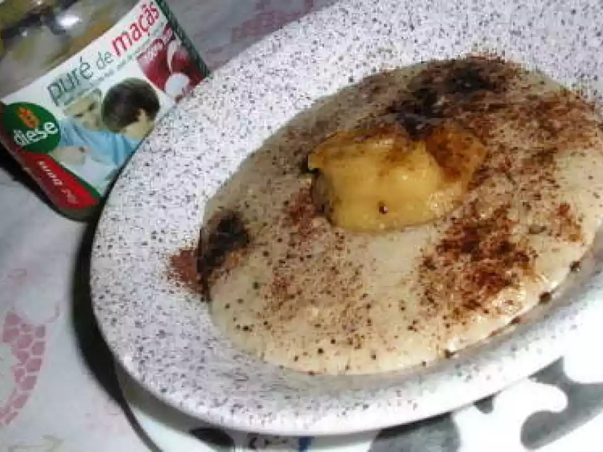 Papas de aveia com puré de maçã e chocolate