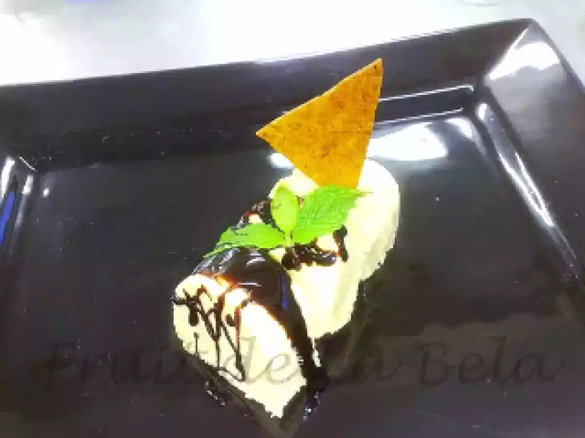 Parfait de Banana com Nougatine de Banana e Redução de Cacau
