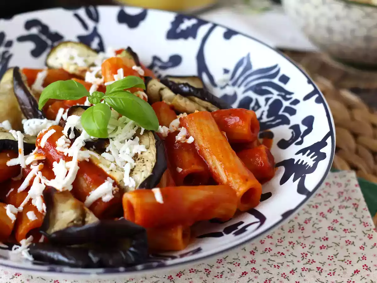 Pasta alla Norma, o prato italiano com berinjela, numa versão mais saudável! - foto 2