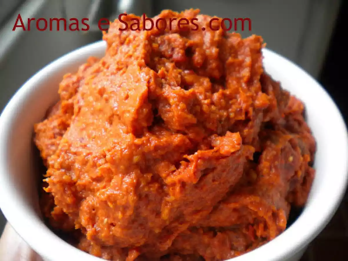 Pasta de tomate seco com amendoim