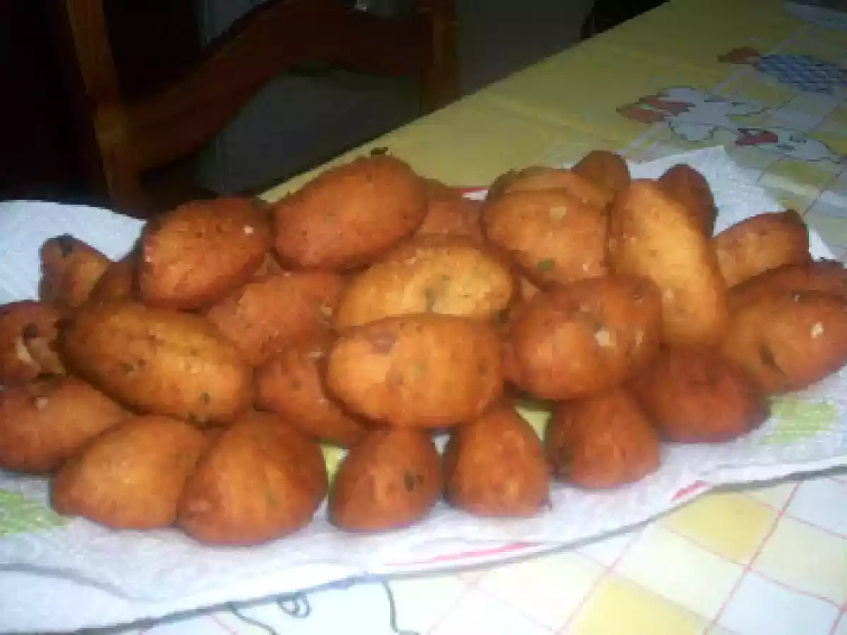 PASTÉIS DE BACALHAU COM ARROZ DE GRELOS