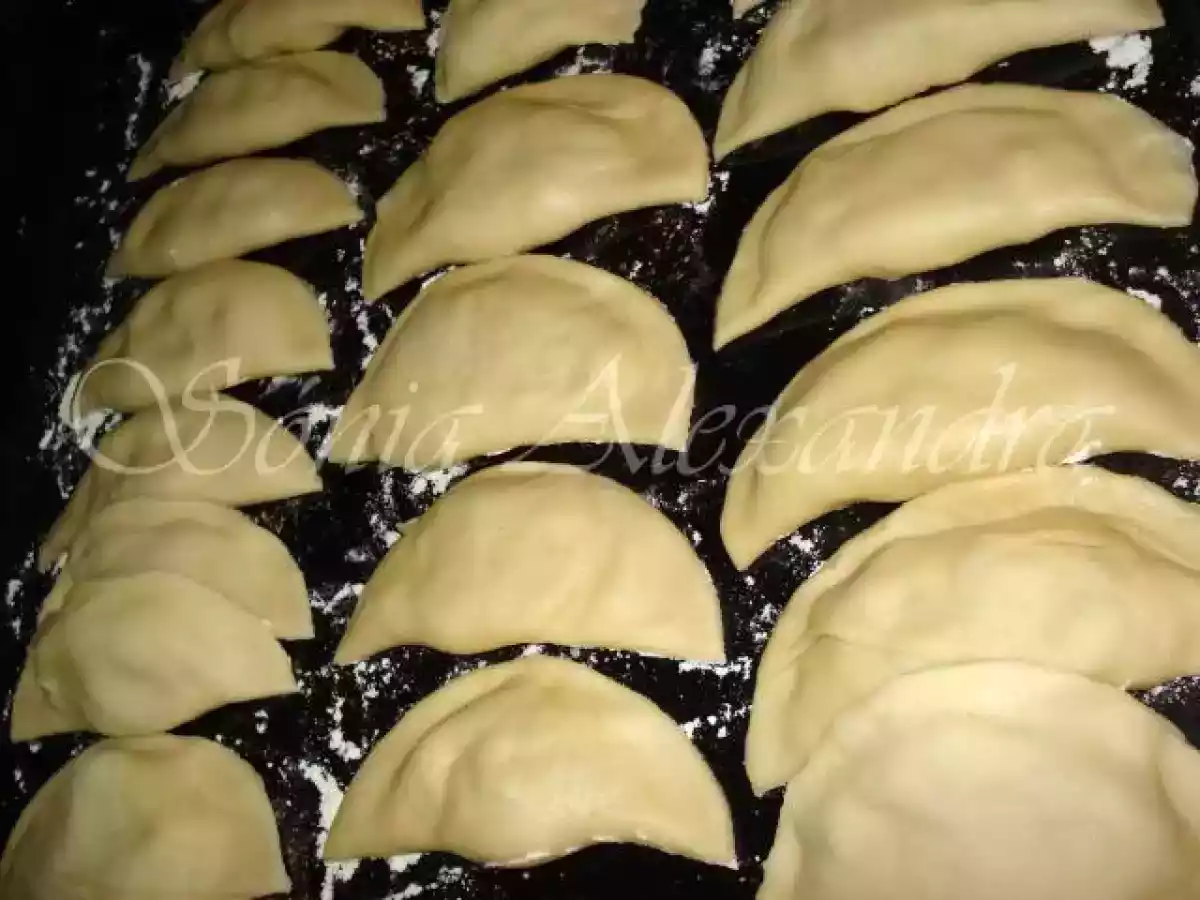 PASTEIS DE MASSA TENRA COM RECHEIO DE BACALHAU... - foto 7